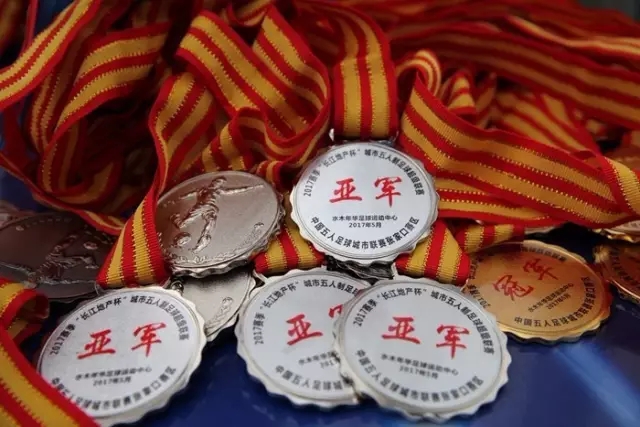 汪小菲台北夜市低调现身，马筱梅素颜陪娃温馨随性